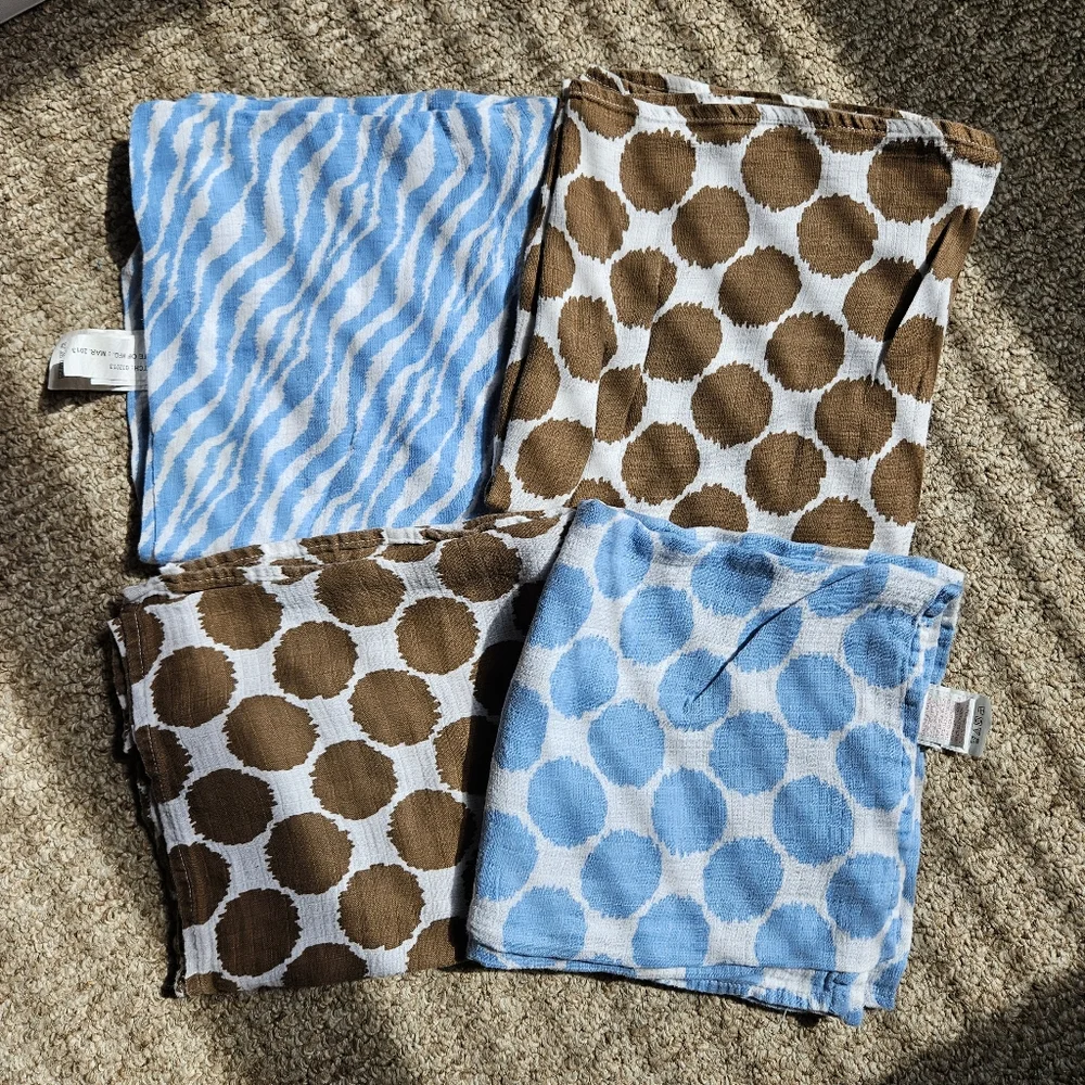 BACATI - Ikat 100% Cotton Swaddling Muslin Blankets, set of 4